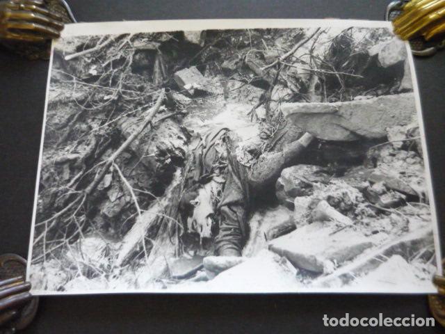 Fotograf&iacute;a antigua: BILBAO ACCIDENTE AVIACION MONTE OIZ FOTOGRAFIA ORIGINAL 18 X 24 CM