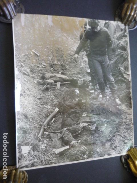 Fotograf&iacute;a antigua: BILBAO ACCIDENTE AVIACION MONTE OIZ FOTOGRAFIA ORIGINAL 19 X 26 CM