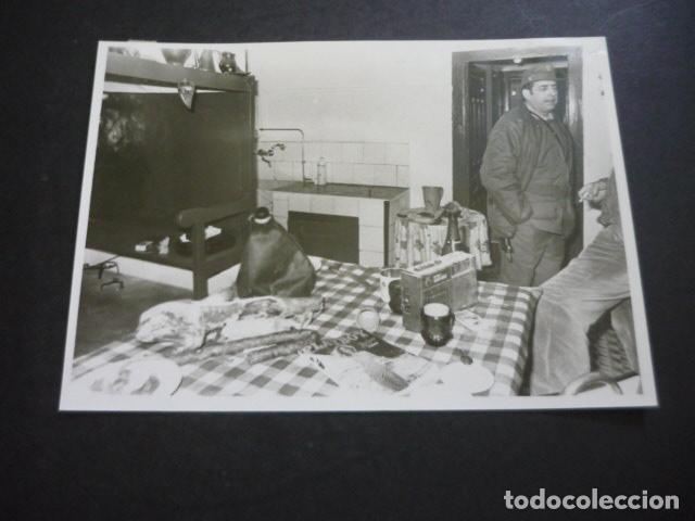 Fotograf&iacute;a antigua: DOCTOR JULIO IGLESIA PUGA SECUESTRO BANDA TERRORISTA ETA ANTIGUA FOTOGRAFIA 13 X 17 CM
