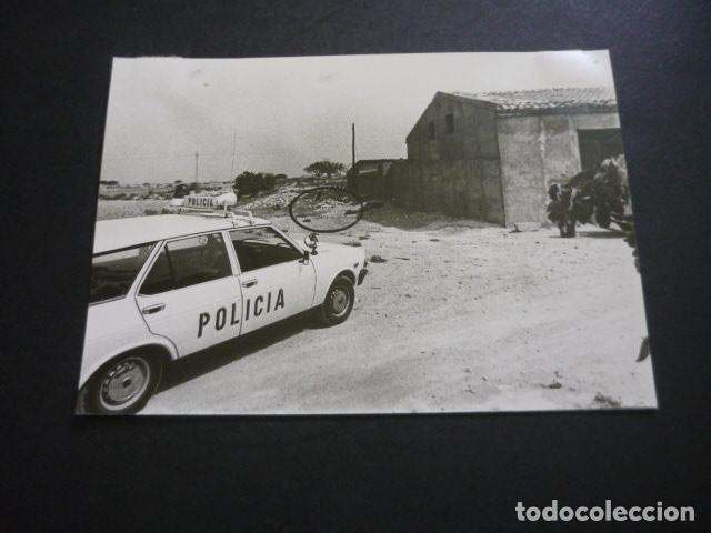 Fotograf&iacute;a antigua: CARTAGENA MURCIA POLICIA LUGAR DEL CRIMEN UN ASESINATO ANTIGUA FOTOGRAFIA 13 X 18 CM