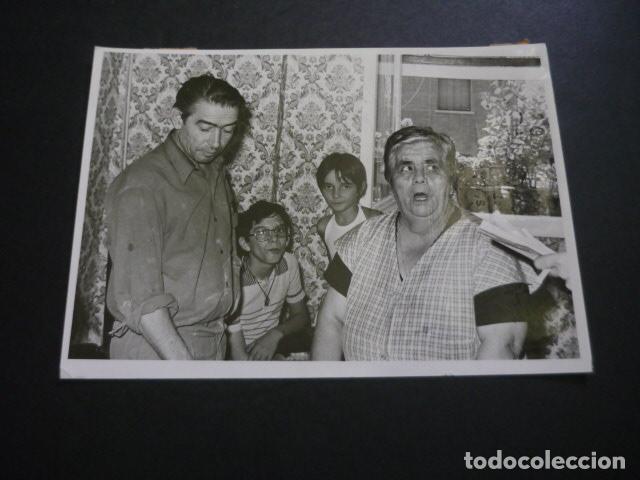 Fotograf&iacute;a antigua: DETENCION MILITANTES GRAPO GRUPO TERRORISTA ANTIGUA FOTOGRAFIA 13 X 18 CM