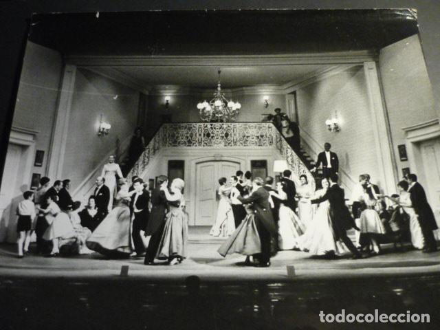 Fotograf&iacute;a antigua: MADRID TEATRO ZARZUELA REVISTA MUSICAL SONRISAS Y LAGRIMAS 1968 ANTIGUA FOTOGRAFIA 25 X 30 CM