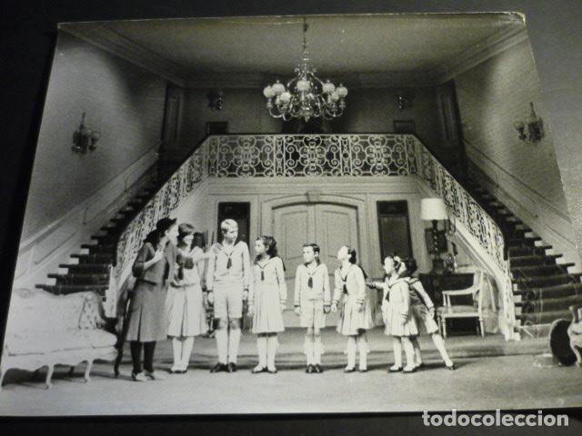Fotograf&iacute;a antigua: MADRID TEATRO ZARZUELA REVISTA MUSICAL SONRISAS Y LAGRIMAS 1968 ANTIGUA FOTOGRAFIA 25 X 30 CM