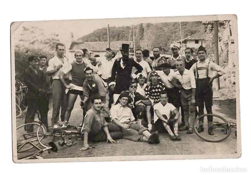 Fotograf&iacute;a antigua: TARJETA POSTAL FOTOGRAFICA GRUPO CICLISTA. CANTABRIA. C.1940