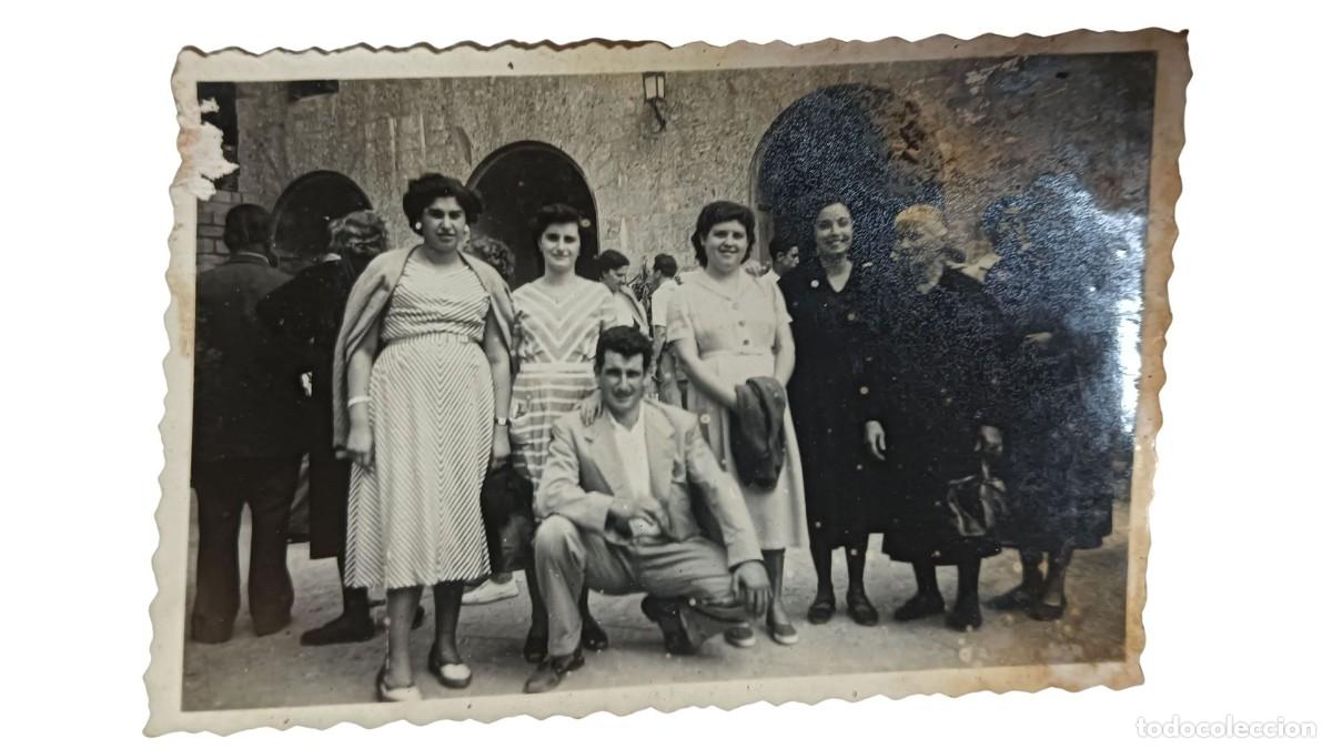 Fotograf&iacute;a antigua: FOTOGRAF&Iacute;A ANTIGUA DE GRUPO FAMILIAR FRENTE A ARCADAS DE PIEDRA - A&Ntilde;OS 20/30