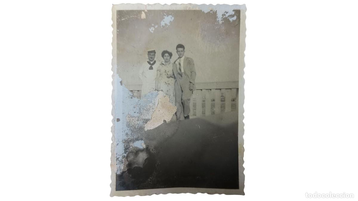 Fotograf&iacute;a antigua: FOTOGRAF&Iacute;A ANTIGUA DE MARINERO CON PAREJA JUNTO A BALAUSTRADA - A&Ntilde;OS 20/30