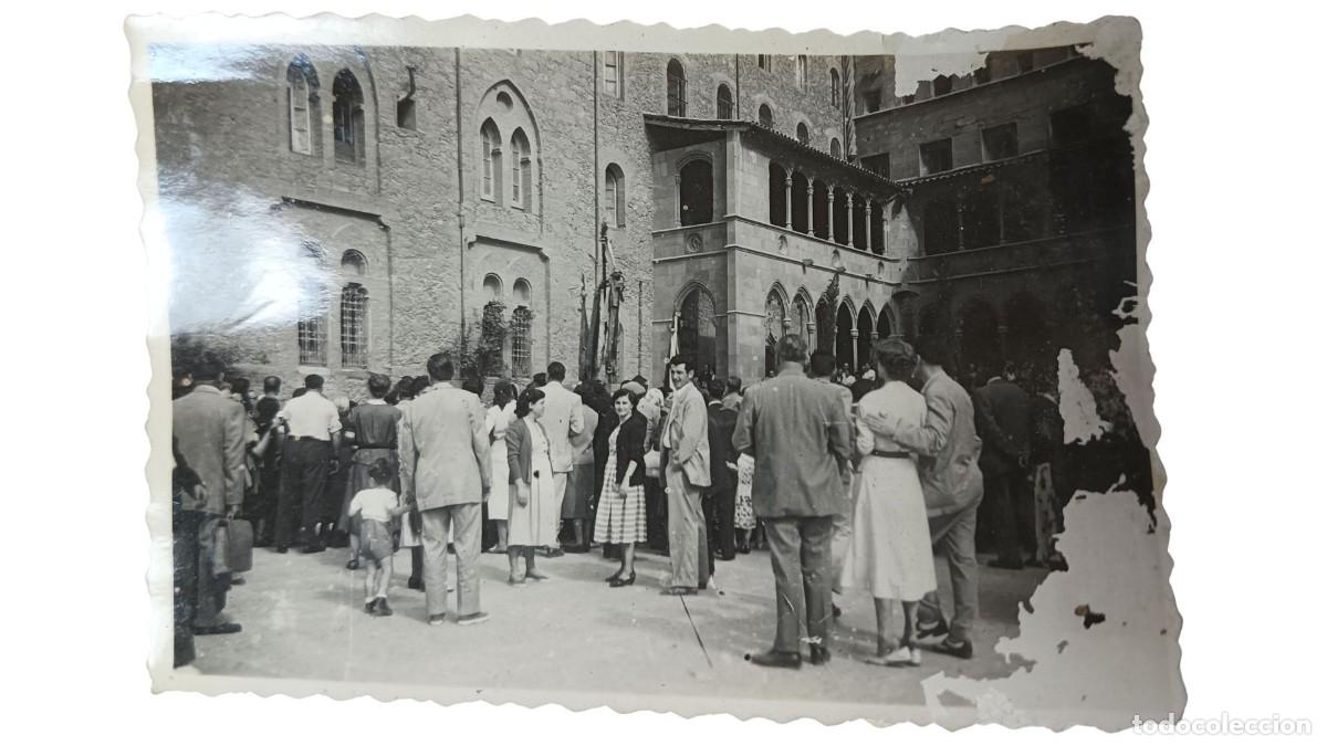 Fotograf&iacute;a antigua: FOTOGRAF&Iacute;A ANTIGUA DE MULTITUD EN PLAZA DEL MONASTERIO DE MONTSERRAT - A&Ntilde;OS 20/30