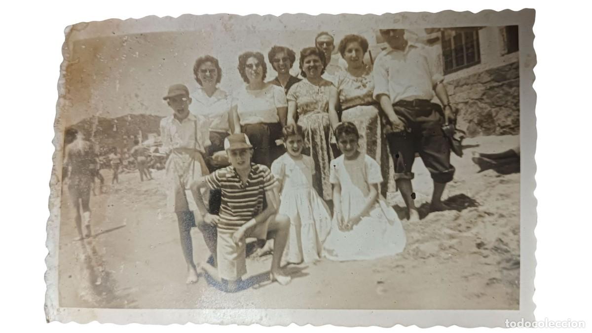 Fotograf&iacute;a antigua: FOTOGRAF&Iacute;A ANTIGUA DE GRUPO FAMILIAR EN PLAYA CON NI&Ntilde;OS - A&Ntilde;OS 20/30