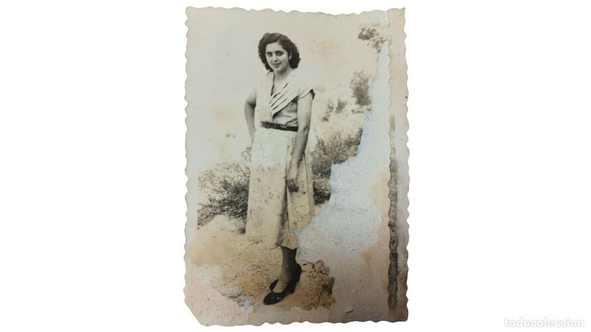 Fotograf&iacute;a antigua: FOTOGRAF&Iacute;A ANTIGUA DE MUJER CON VESTIDO CLARO EN PAISAJE NATURAL - A&Ntilde;OS 20/30