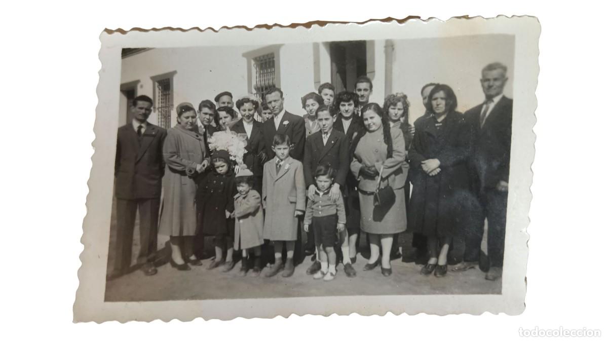Fotograf&iacute;a antigua: FOTOGRAF&Iacute;A ANTIGUA DE COMITIVA DE BODA CON FAMILIA NUMEROSA - A&Ntilde;OS 40/50