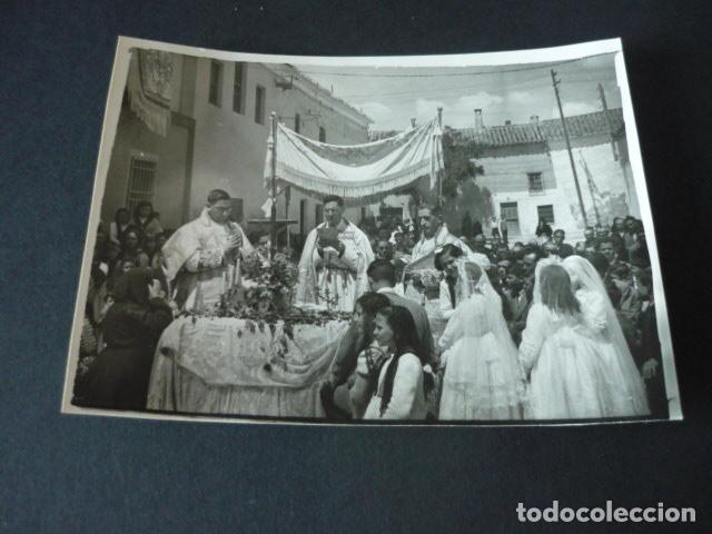 Fotograf&iacute;a antigua: VILLAFRANCA DE LOS CABALLEROS TOLEDO PROCESION DEL CORPUS ANTIGUA FOTOGRAFIA 8,5 X 11,5 CM
