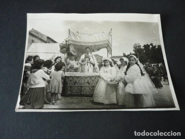 Fotograf&iacute;a antigua: VILLAFRANCA DE LOS CABALLEROS TOLEDO PROCESION DEL CORPUS ANTIGUA FOTOGRAFIA 8,5 X 11,5 CM