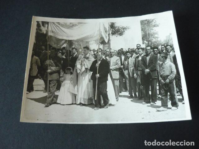 Fotograf&iacute;a antigua: VILLAFRANCA DE LOS CABALLEROS TOLEDO PROCESION DEL CORPUS ANTIGUA FOTOGRAFIA 8,5 X 11,5 CM