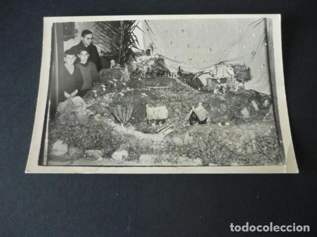 Fotograf&iacute;a antigua: NAVA DE RICOMALILLO TOLEDO NACIMIENTO BELEN EN LA IGLESIA ANTIGUA FOTOGRAFIA 9 X 14 CM