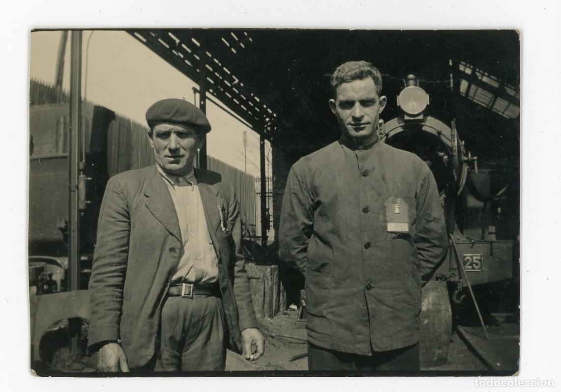Photographie ancienne: ASTURIAS. PERSONAL DE FERROCARRIL MILITARIZADO. Locomotora. TREN. Oviedo. Gij&oacute;n.