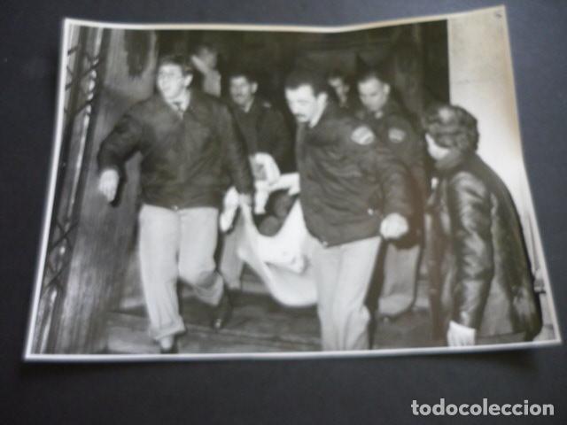 Antique Photography: MADRID CALLE DE ALCAL&Aacute; INCENDIO DE LA DISCOTECA ALCAL&Aacute; 20 FOTOGRAFIA ORIGINAL 18 X 24 CM