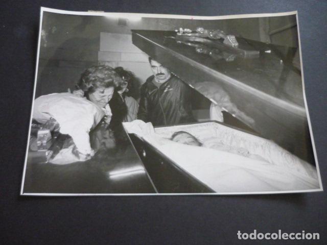 Antique Photography: MADRID CALLE DE ALCAL&Aacute; INCENDIO DE LA DISCOTECA ALCAL&Aacute; 20 FOTOGRAFIA ORIGINAL 18 X 24 CM