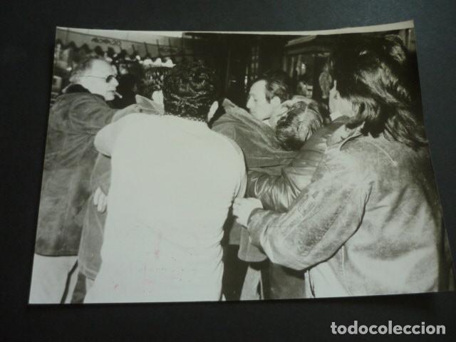 Antique Photography: MADRID CALLE DE ALCAL&Aacute; INCENDIO DE LA DISCOTECA ALCAL&Aacute; 20 FOTOGRAFIA ORIGINAL 18 X 24 CM