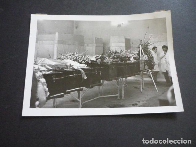 Antique Photography: MADRID CALLE DE ALCAL&Aacute; INCENDIO DE LA DISCOTECA ALCAL&Aacute; 20 FOTOGRAFIA ORIGINAL 18 X 13 CM