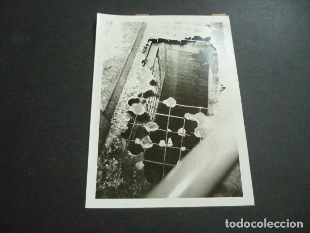 Fotografia antiga: MADRID CALLE DE ALCAL&Aacute; INCENDIO DE LA DISCOTECA ALCAL&Aacute; 20 FOTOGRAFIA ORIGINAL 18 X 13 CM