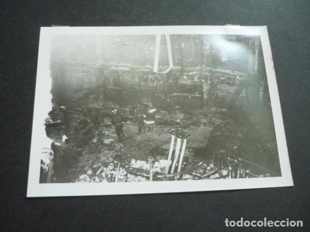 Alte Fotografie: MADRID CALLE DE ALCAL&Aacute; INCENDIO DE LA DISCOTECA ALCAL&Aacute; 20 FOTOGRAFIA ORIGINAL 18 X 13 CM
