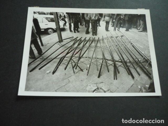 Alte Fotografie: MADRID CALLE DE ALCAL&Aacute; INCENDIO DE LA DISCOTECA ALCAL&Aacute; 20 FOTOGRAFIA ORIGINAL 18 X 13 CM