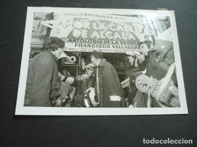 Fotografia antiga: MADRID CALLE DE ALCAL&Aacute; INCENDIO DE LA DISCOTECA ALCAL&Aacute; 20 FOTOGRAFIA ORIGINAL 18 X 13 CM