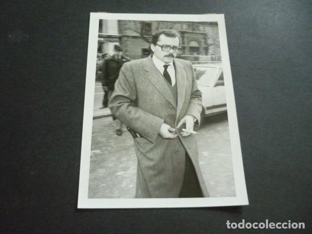 Fotografia antiga: MADRID CALLE DE ALCAL&Aacute; INCENDIO DE LA DISCOTECA ALCAL&Aacute; 20 FOTOGRAFIA ORIGINAL 18 X 13 CM