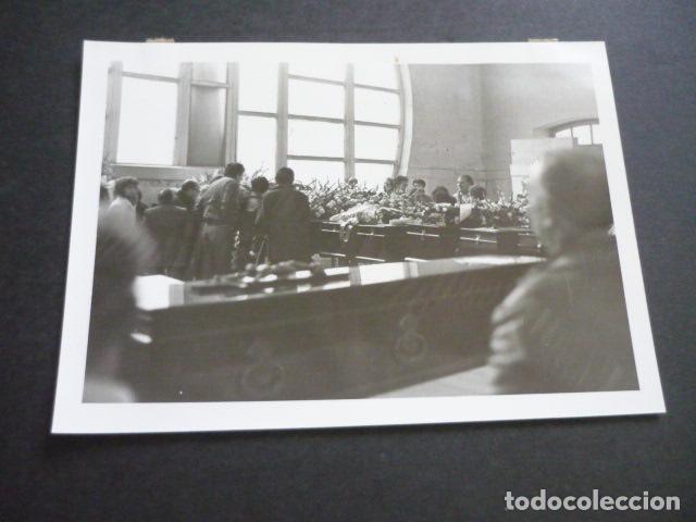 Fotograf&iacute;a antigua: MADRID CALLE DE ALCAL&Aacute; INCENDIO DE LA DISCOTECA ALCAL&Aacute; 20 FOTOGRAFIA ORIGINAL 18 X 13 CM