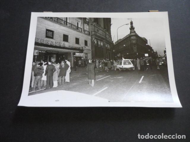 Photographie ancienne: MADRID CALLE DE ALCAL&Aacute; INCENDIO DE LA DISCOTECA ALCAL&Aacute; 20 FOTOGRAFIA ORIGINAL 18 X 13 CM