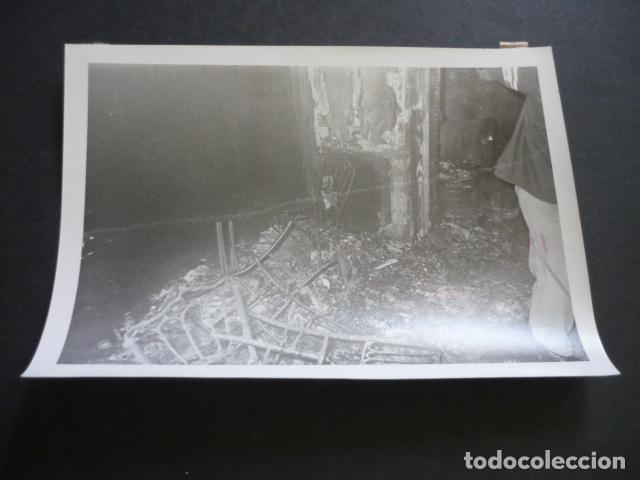 Photographie ancienne: MADRID CALLE DE ALCAL&Aacute; INCENDIO DE LA DISCOTECA ALCAL&Aacute; 20 FOTOGRAFIA ORIGINAL 18 X 13 CM