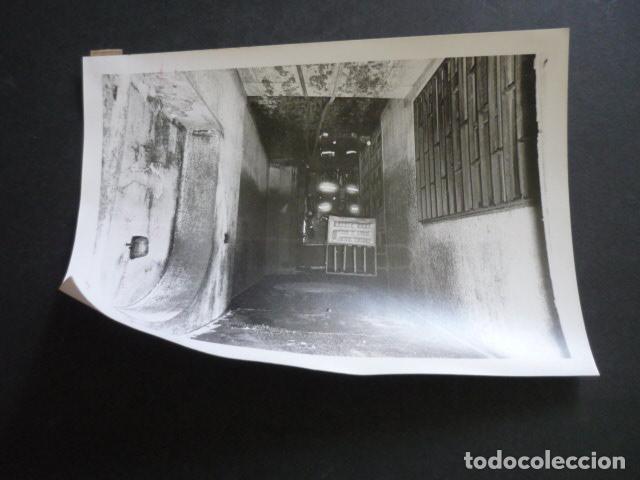 Photographie ancienne: MADRID CALLE DE ALCAL&Aacute; INCENDIO DE LA DISCOTECA ALCAL&Aacute; 20 FOTOGRAFIA ORIGINAL 18 X 13 CM