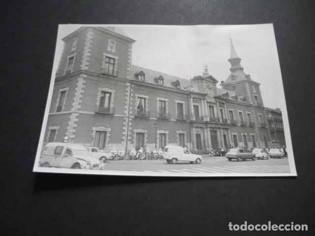 Alte Fotografie: MADRID PLAZA DE SANTA CRUZ MINISTERIO DE ASUNTOS EXTERIORES FOTOGRAFIA ORIGINAL 18 X 13 CM