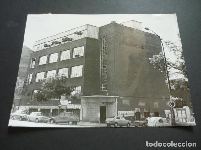 Alte Fotografie: MADRID CALLE ANCORA SEDE DE LA EMPRESA ISOLUX FOTOGRAFIA ORIGINAL 18 X 24 CM