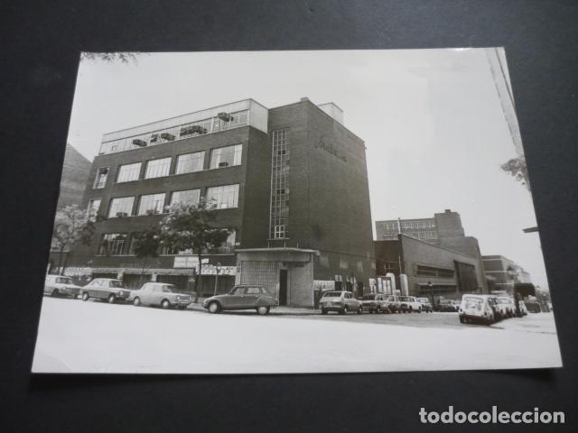Antique Photography: MADRID CALLE ANCORA SEDE DE LA EMPRESA ISOLUX FOTOGRAFIA ORIGINAL 18 X 24 CM