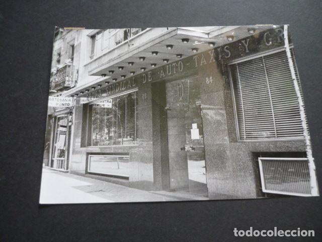 Photographie ancienne: MADRID SEDE GRUPO SINDICAL DE AUTO TAXIS Y GRUAS FOTOGRAFIA ORIGINAL 13 X 18 CM