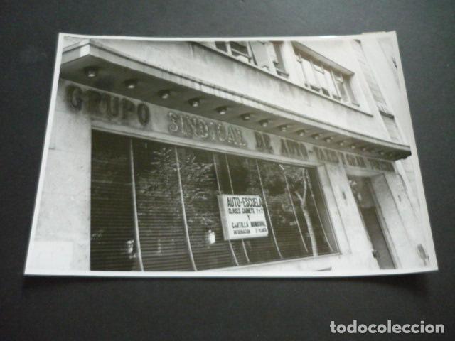 Photographie ancienne: MADRID SEDE GRUPO SINDICAL DE AUTO TAXIS Y GRUAS FOTOGRAFIA ORIGINAL 24 X 18 CM