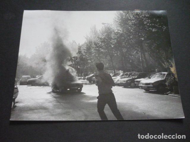 Photographie ancienne: MADRID ATENTADO TERRORISTA ETA CONTRA EL MINISTERIO DE DEFENSA FOTOGRAFIA ORIGINAL 24 X 18 CM