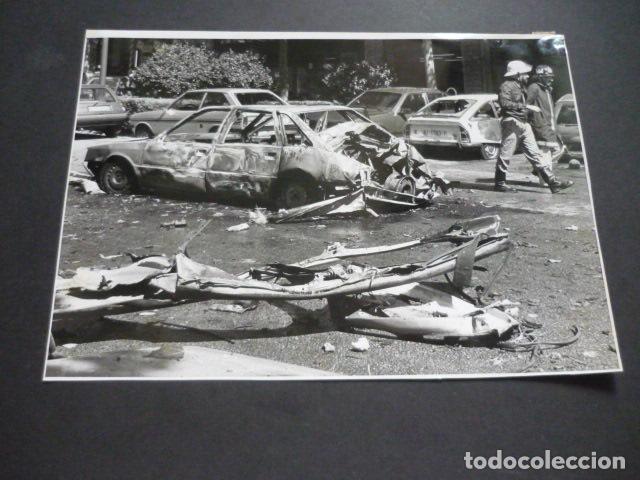 Photographie ancienne: MADRID ATENTADO TERRORISTA ETA CONTRA EL MINISTERIO DE DEFENSA FOTOGRAFIA ORIGINAL 24 X 18 CM