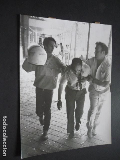 Photographie ancienne: MADRID ATENTADO TERRORISTA ETA CONTRA EL MINISTERIO DE DEFENSA FOTOGRAFIA ORIGINAL 24 X 18 CM