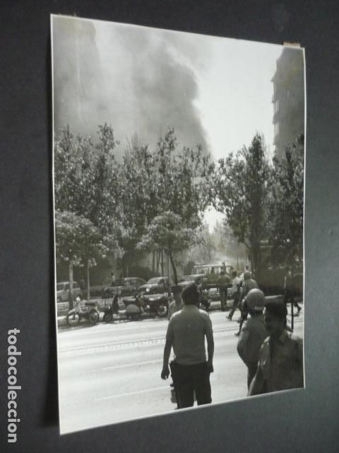 Photographie ancienne: MADRID ATENTADO TERRORISTA ETA CONTRA EL MINISTERIO DE DEFENSA FOTOGRAFIA ORIGINAL 24 X 18 CM
