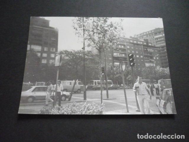 Photographie ancienne: MADRID ATENTADO TERRORISTA ETA CONTRA EL MINISTERIO DE DEFENSA FOTOGRAFIA ORIGINAL 13 X 18 CM