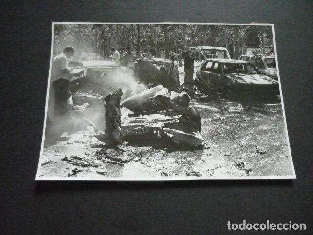 Alte Fotografie: MADRID ATENTADO TERRORISTA ETA CONTRA EL MINISTERIO DE DEFENSA FOTOGRAFIA ORIGINAL 13 X 18 CM