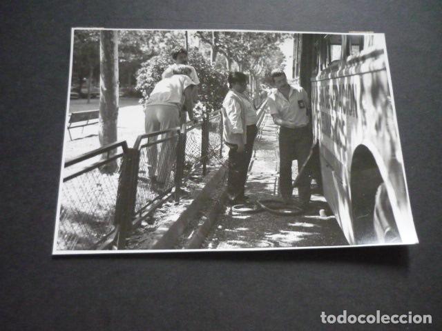 Alte Fotografie: MADRID ATENTADO TERRORISTA ETA CONTRA EL MINISTERIO DE DEFENSA FOTOGRAFIA ORIGINAL 13 X 18 CM