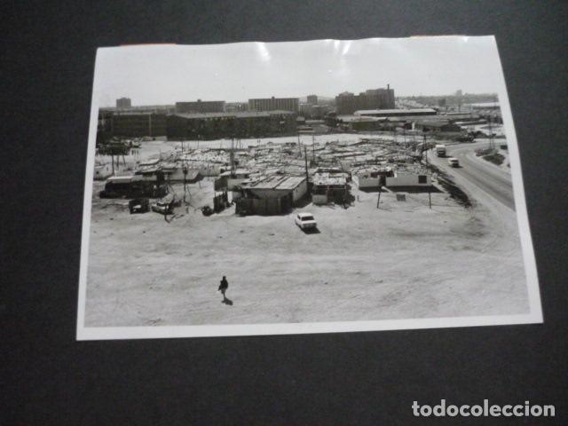 Alte Fotografie: MADRID CHABOLAS BARRIO DE SANTA PETRONILA FOTOGRAFIA ORIGINAL 13 X 18 CM