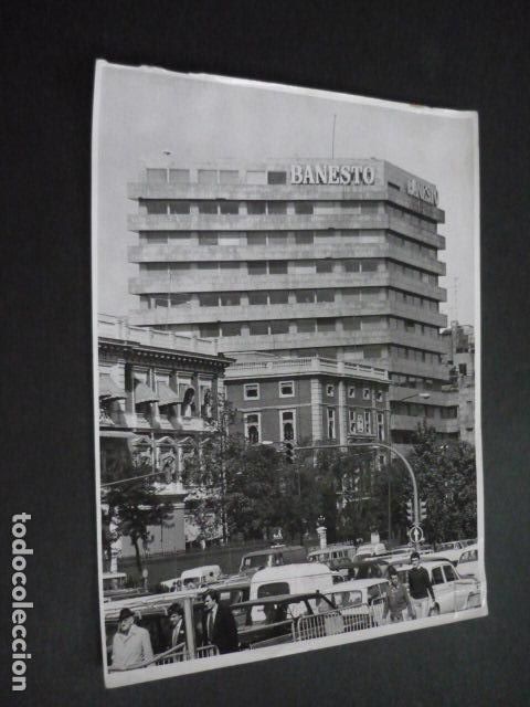 Fotografia antiga: MADRID PASEO DE LA CASTELLANA BANCO ESPA&Ntilde;OL DE CREDITO FOTOGRAFIA ORIGINAL 24 X 18 CM