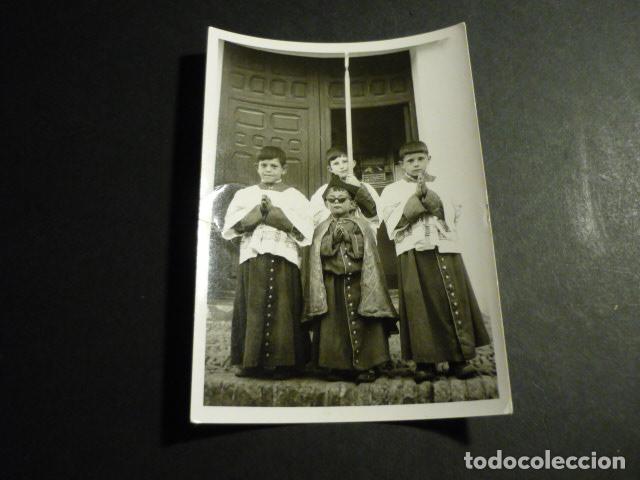 Fotograf&iacute;a antigua: NAVA DE RICOMALILLO TOLEDO PROCESION DE LOS NI&Ntilde;OS ANTIGUA FOTOGRAFIA 7,5 X 10,5 CM