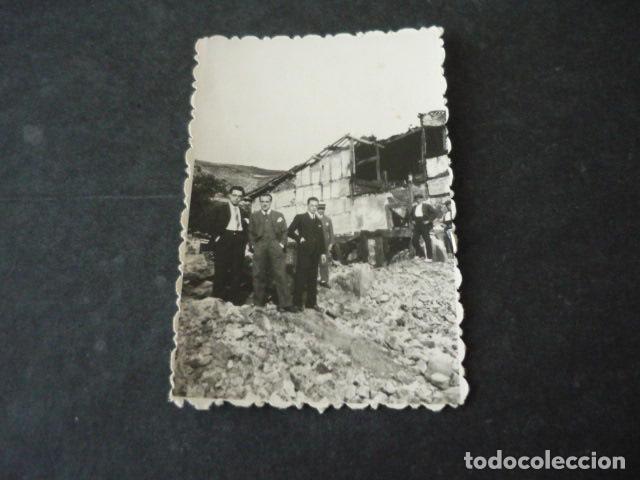 Alte Fotografie: TOLEDO RUINAS TRAS INCENDIO EN LOCALIDAD DE LA PROVINCIA ANTIGUA FOTOGRAFIA 4,5 X 6,5 CM