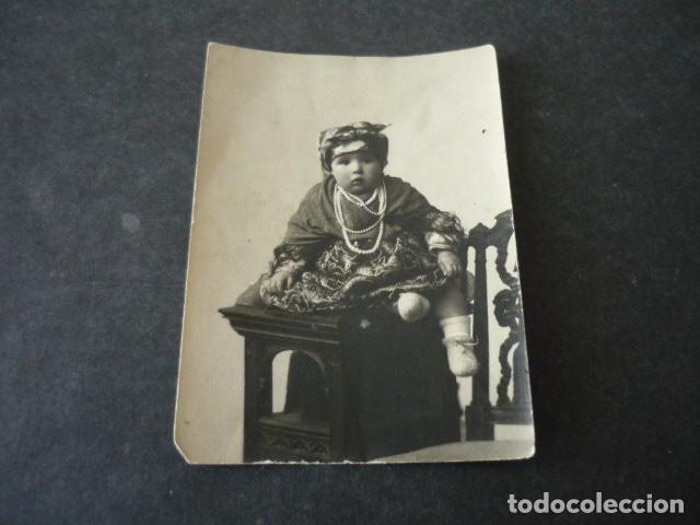 Alte Fotografie: NI&Ntilde;A VESTIDA CON TRAJE DE SERRANA ANTIGUA FOTOGRAFIA 6 X 8 CM