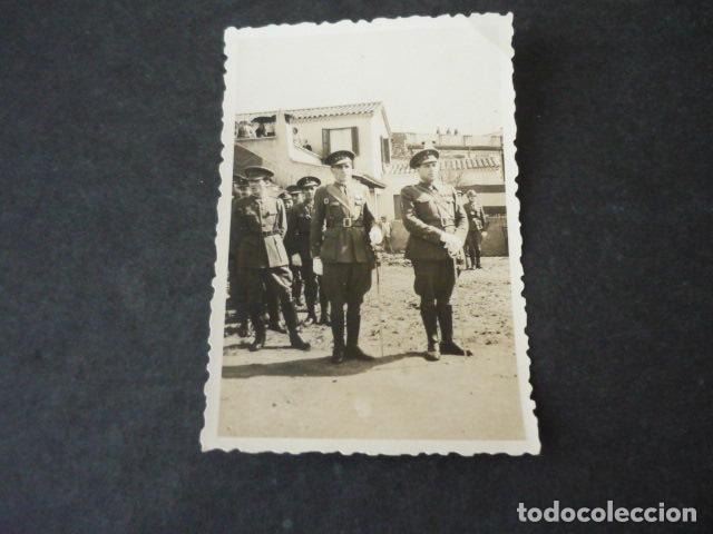 Alte Fotografie: GERONA MILITARES EN CUARTEL ANTIGUA FOTOGRAFIA 6 X 9 CM